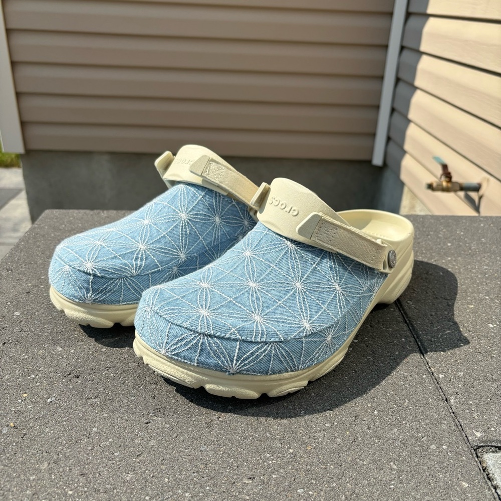 Levis Crocs
